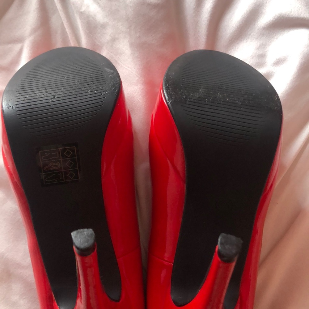 Red heels! - Picture 3 of 3